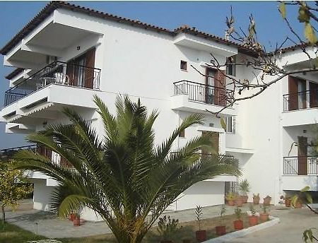 Yianna Studios & Apartments Геракини Екстериор снимка